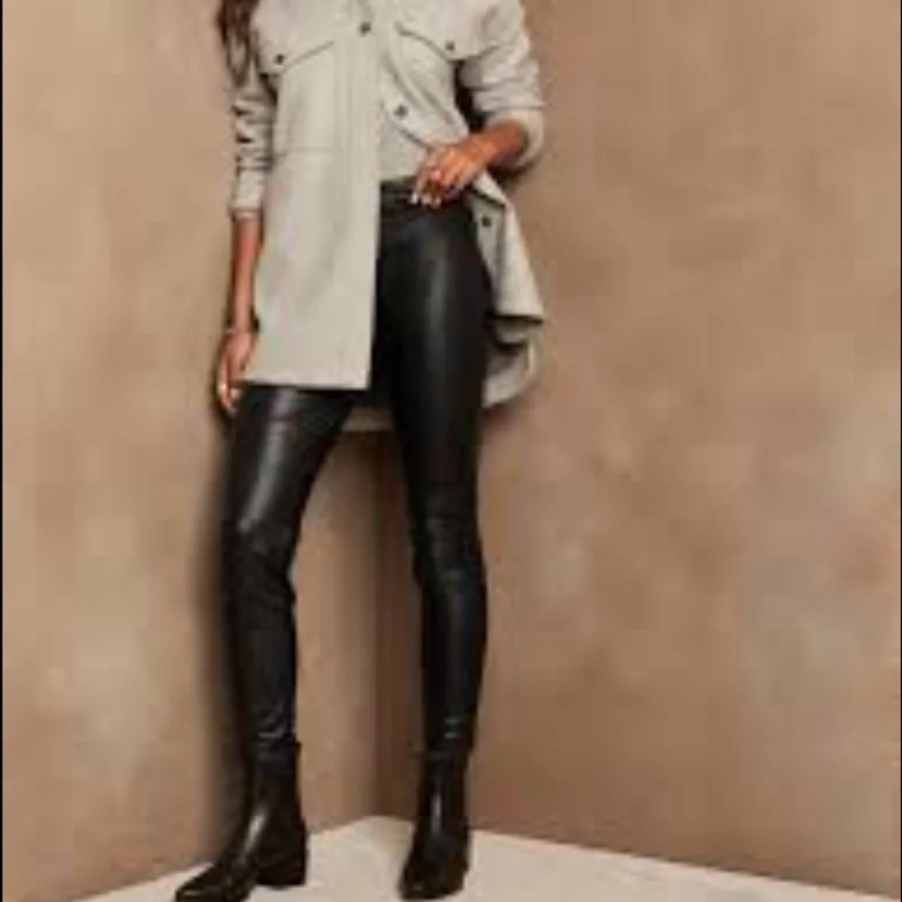 NWT Banana Republic High Rise Black Vegan Faux Leather Leggings New Petite S L - Picture 1 of 7